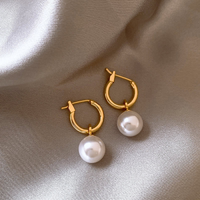 Elegant earrings with golden pearls